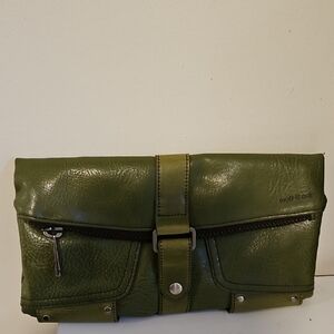 Matt & Nat Folding Vegan Leather Clutch Pockets Zipper green Purse